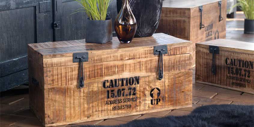 Kufry i skrzynie – mistrzowie dekoracyjnego kamuflażu