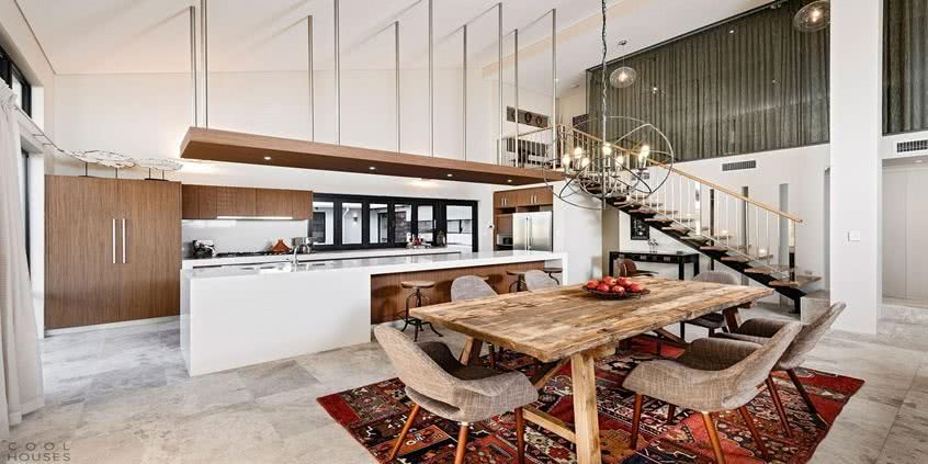 Kuchnia w stylu eko, a w niej drewniany stół kuchenny!