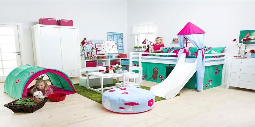 Pokój dla rodzeństwa i drewniane łożka dla dzieci