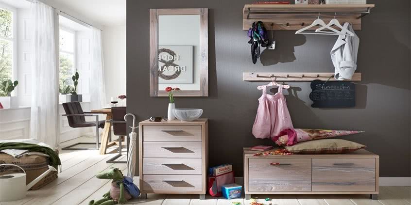 Przedpokój często pomijany lub traktowany po macoszemu…Garderoby i wieszaki pozwolą odmienić przedpokój