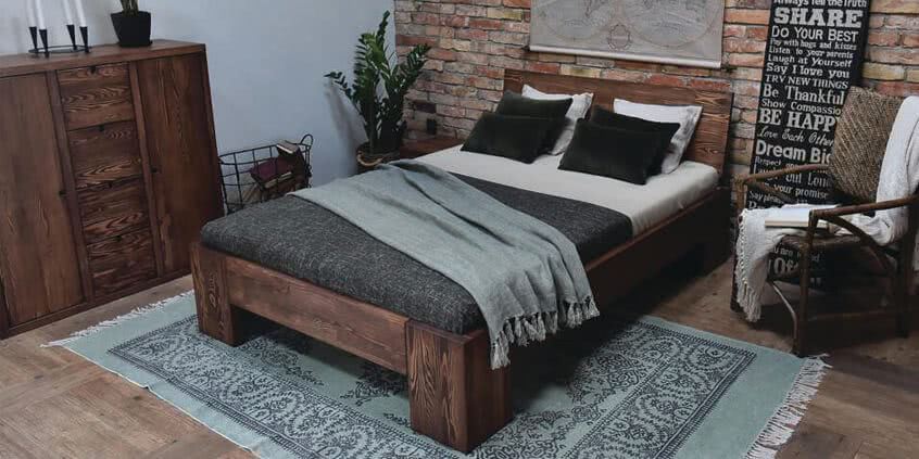 Harmonia w sypialni – klasyczne meble drewniane